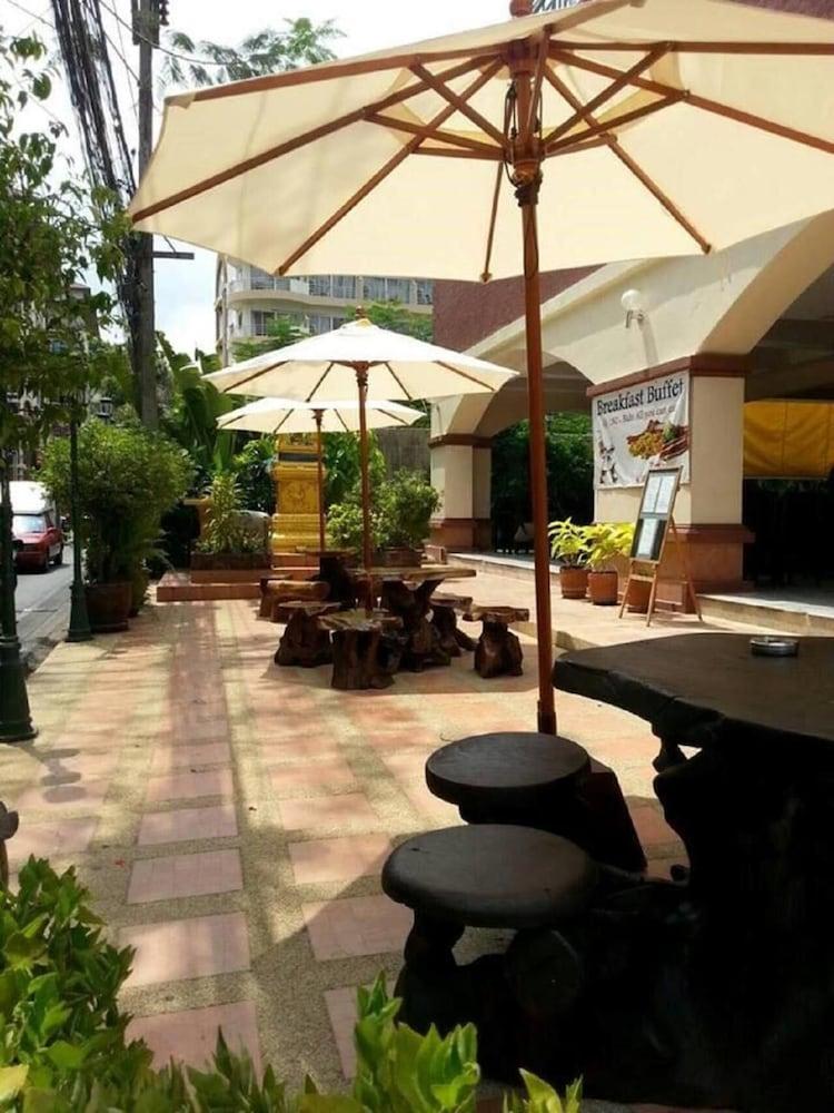 Mike Beach Resort Патая Екстериор снимка