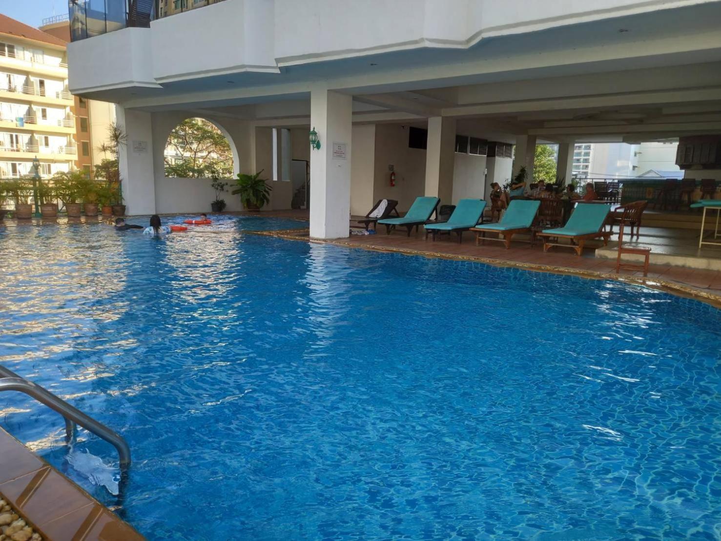 Mike Beach Resort Патая Екстериор снимка