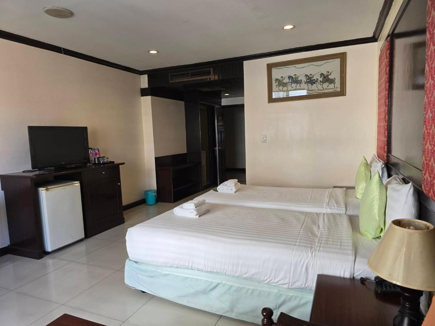 Mike Beach Resort Патая Екстериор снимка