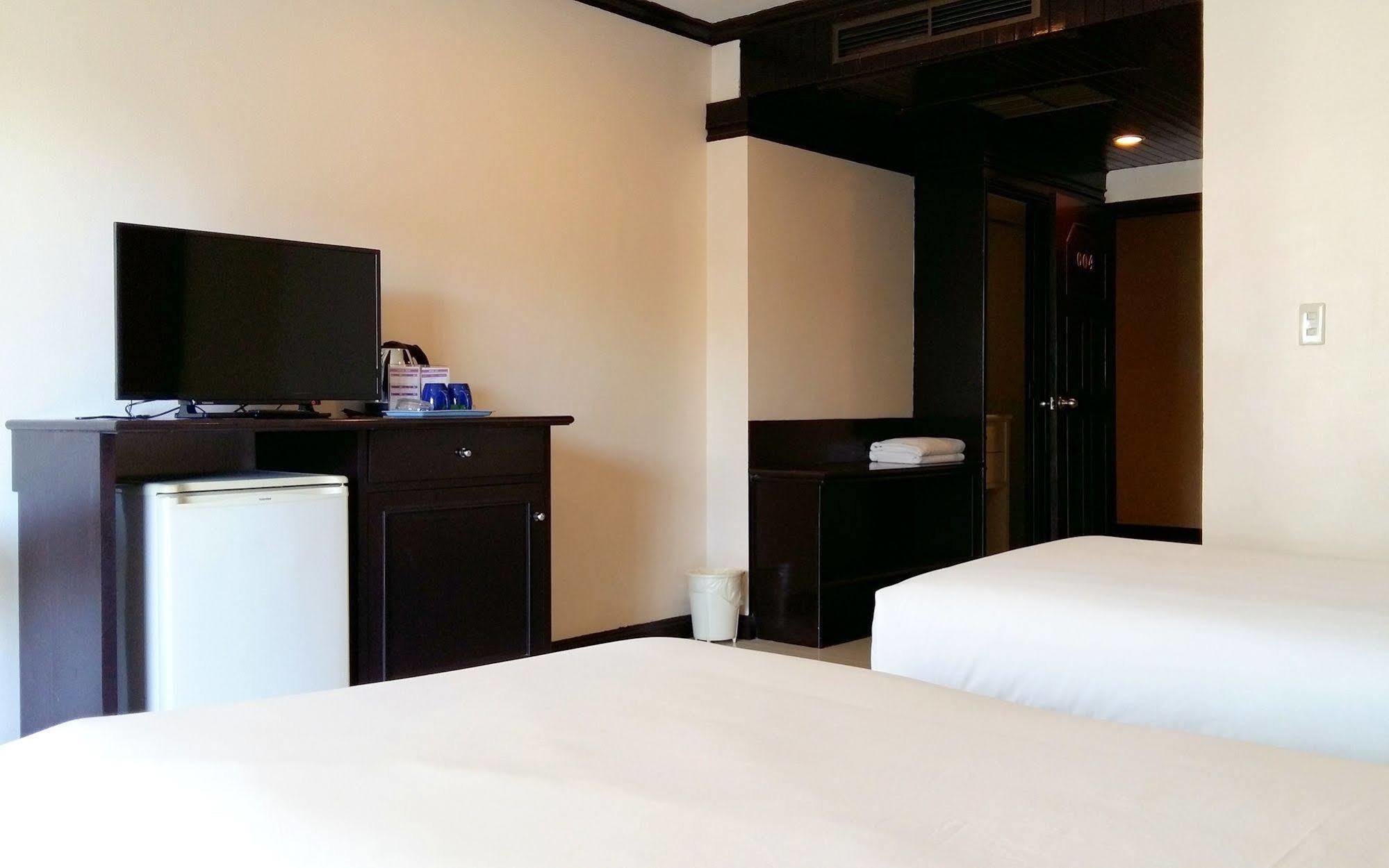 Mike Beach Resort Патая Екстериор снимка